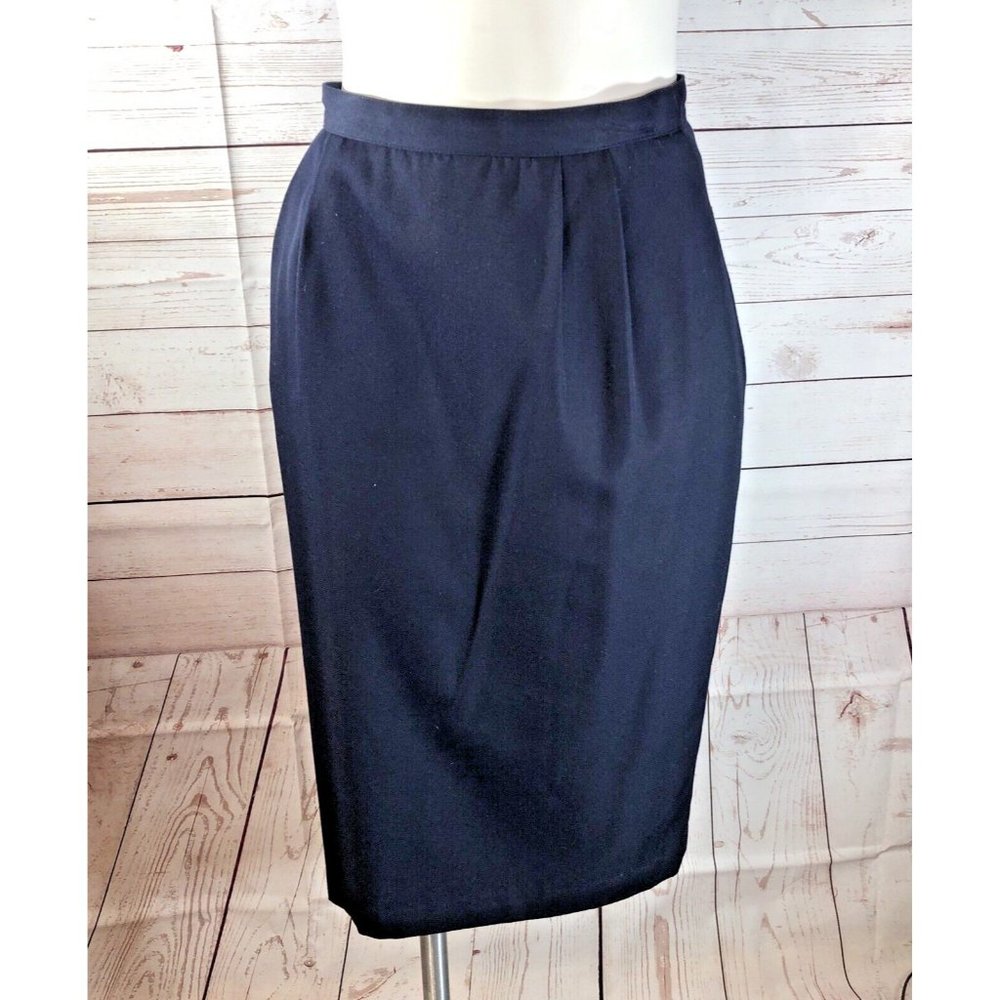 Sassco CP Women Size 8 Navy Blue Skirt Lined Below Knee pleated back zip pockets